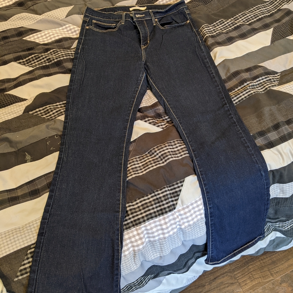 EUC Levis Slimming Boot jeans size 31 indigo/dark wash